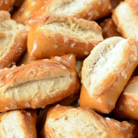 PRETZEL BITES